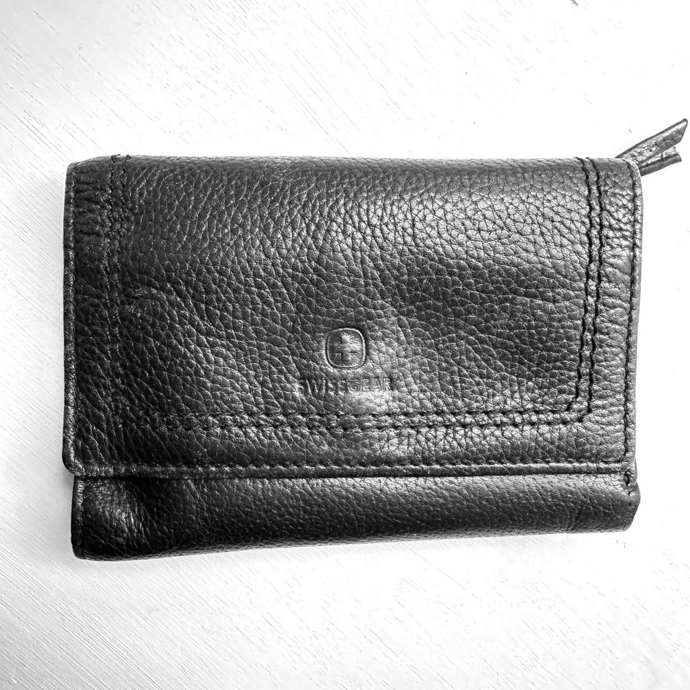 SWISSGEAR  Black Genuine Leather card holder bills and coins wallet